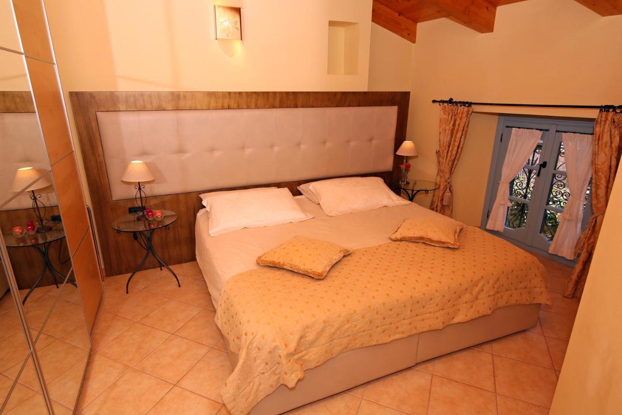 Aparthotel Palazzo Del Vicere Lezzeno Exteriér fotografie