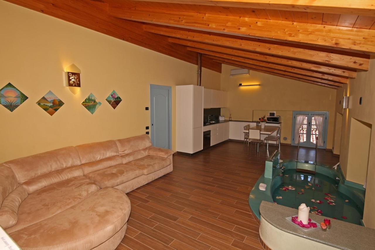 Aparthotel Palazzo Del Vicere Lezzeno Exteriér fotografie