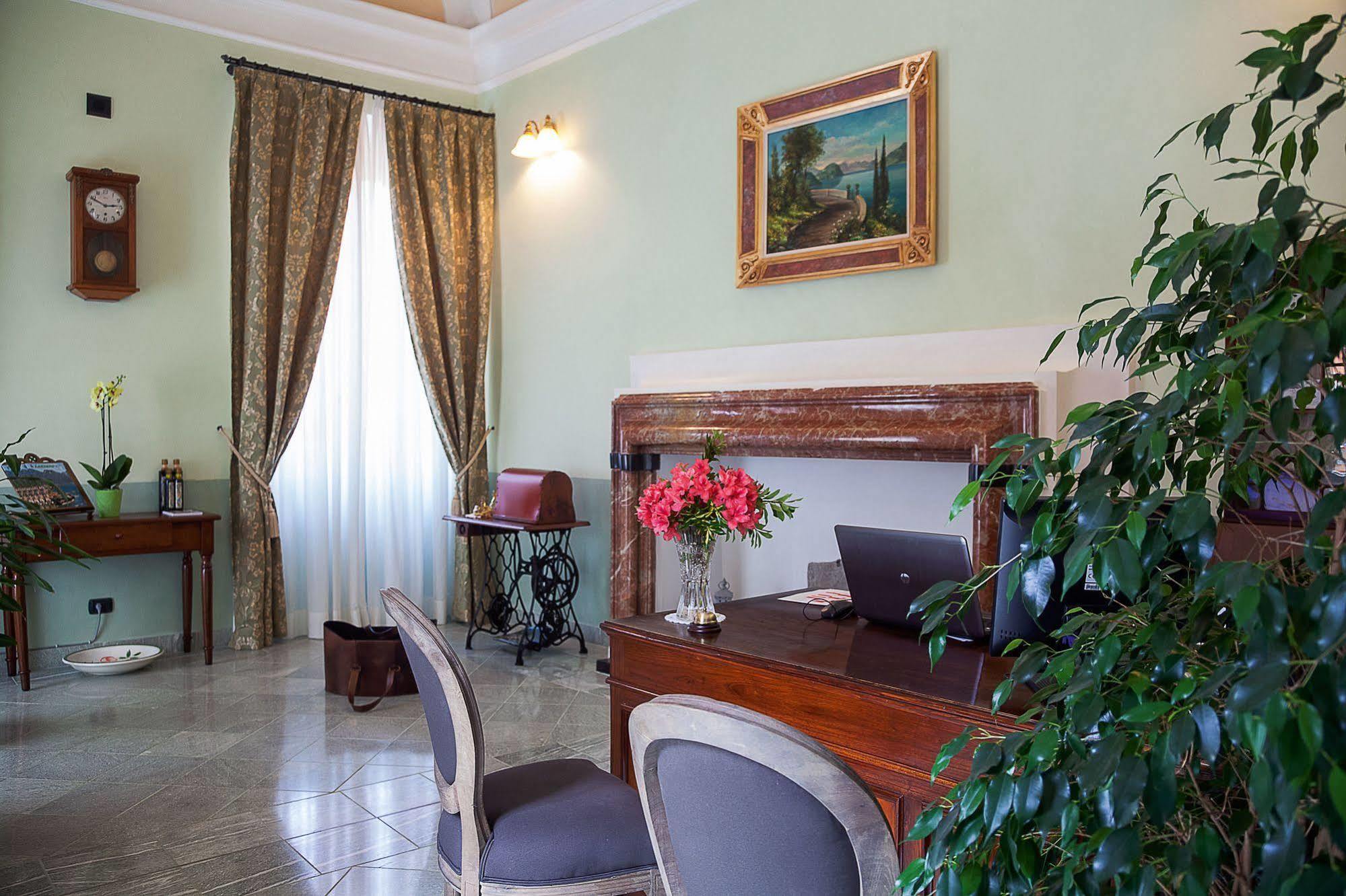 Aparthotel Palazzo Del Vicere Lezzeno Exteriér fotografie
