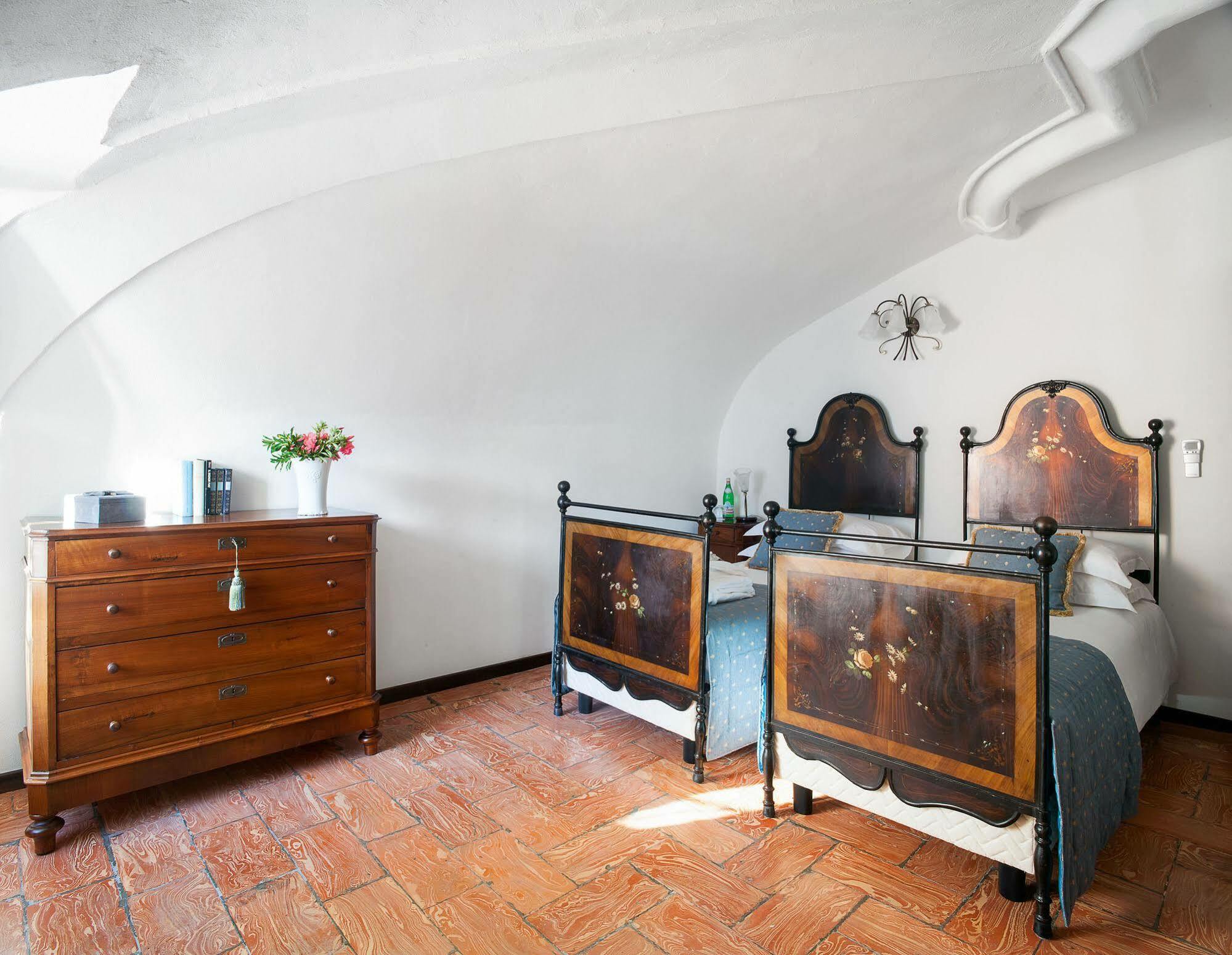 Aparthotel Palazzo Del Vicere Lezzeno Exteriér fotografie