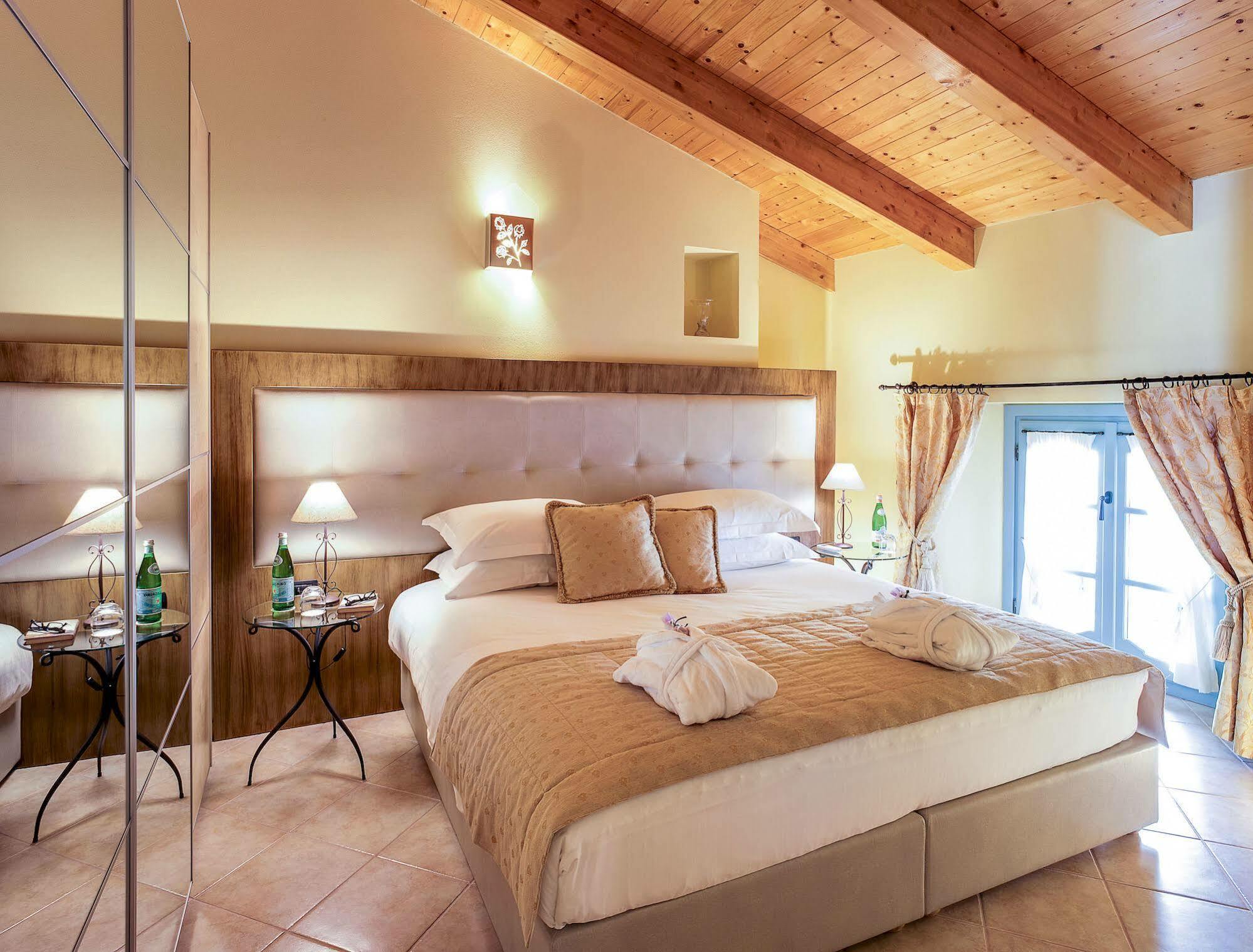 Aparthotel Palazzo Del Vicere Lezzeno Exteriér fotografie